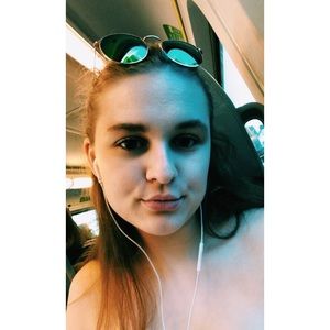 Meet your Posher, Jillian